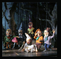 Puppenspiel für Kinder und Erwachsene – Schneewittchen im Salzburger Marionettentheater – Tickets kaufen